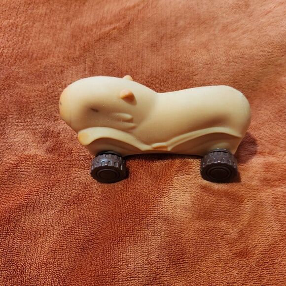 Stress Relief Squeeze Toy Car Capybara Stretchy Silicone - Picture 3 of 9